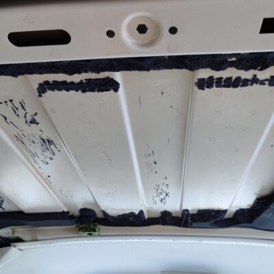 Ausbau: Auf dem Bild ist die Decke in einem VW Transporter zu sehen.