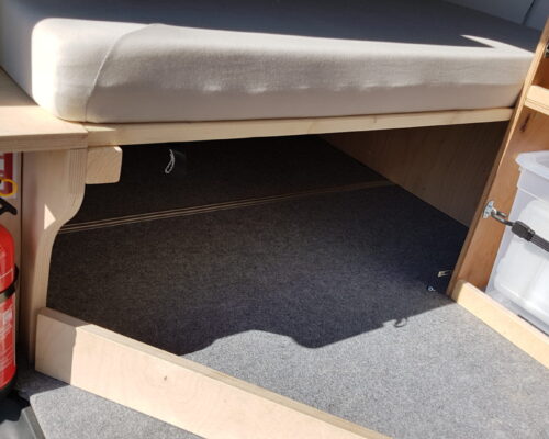 Stauraum unter dem Bett